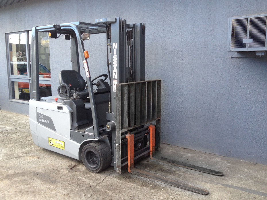NissanElectric Forklift with Container Mast