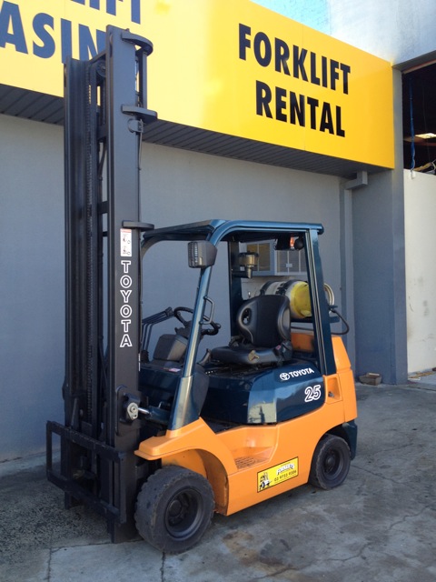 Toyota 7FGK25 compact LPG forklift for sale