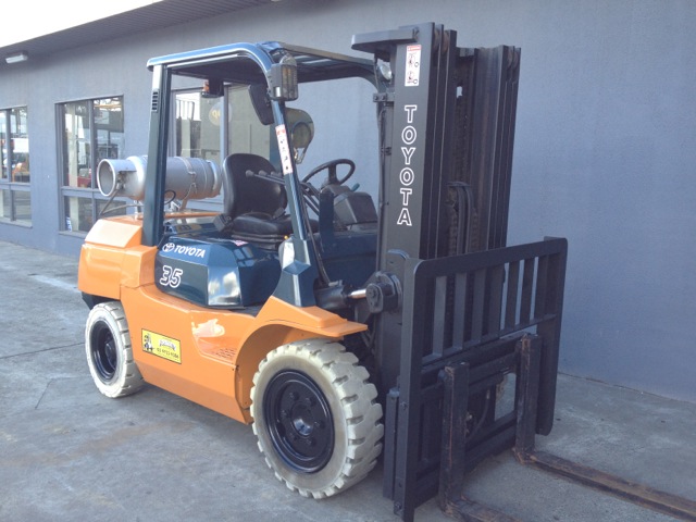 Toyota 3.5 tonne lpg container mast forklift