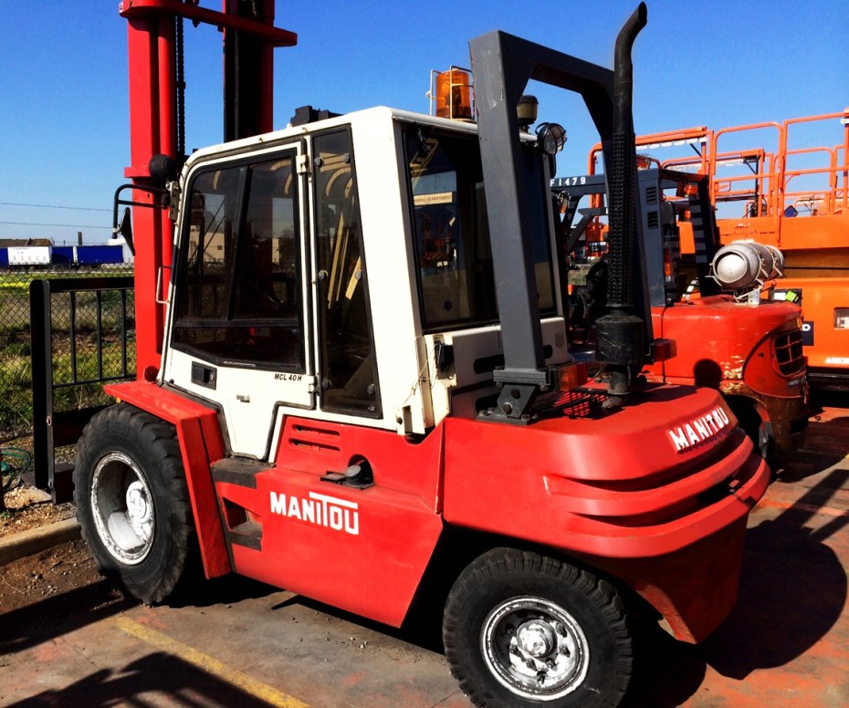 Manitou 4 tonne off road forklift with Roll Over Protection