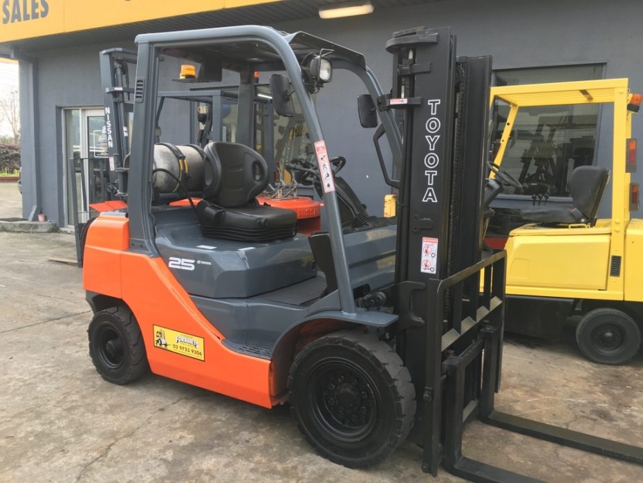 Toyota 8FG25 Current Model Container Mast Forklift