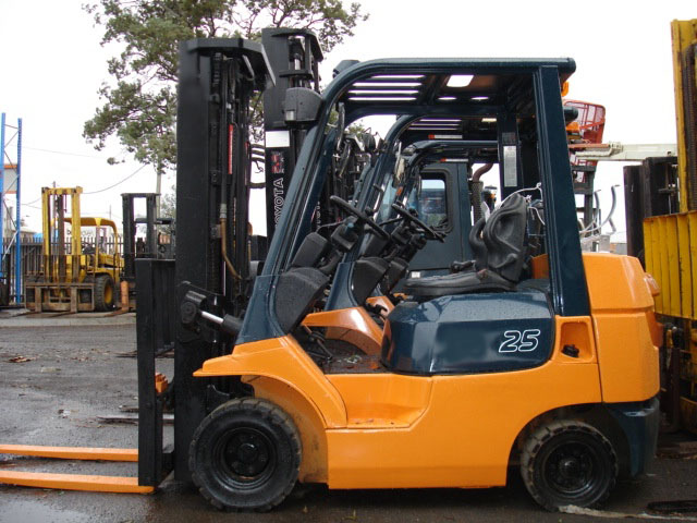 2005 Toyota 2.5 Tonne container mast Forklift