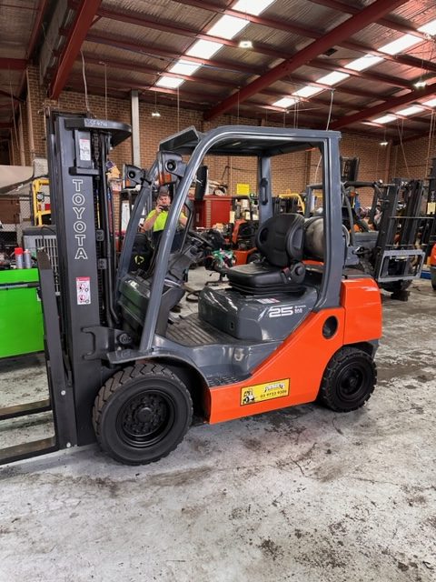 Toyota 8FG25 Deluxe Used Forklift