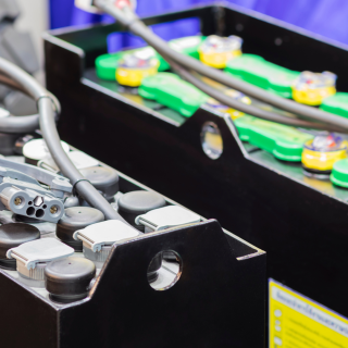 Unveiling the Power Play: Lithium vs. Lead-Acid Batteries