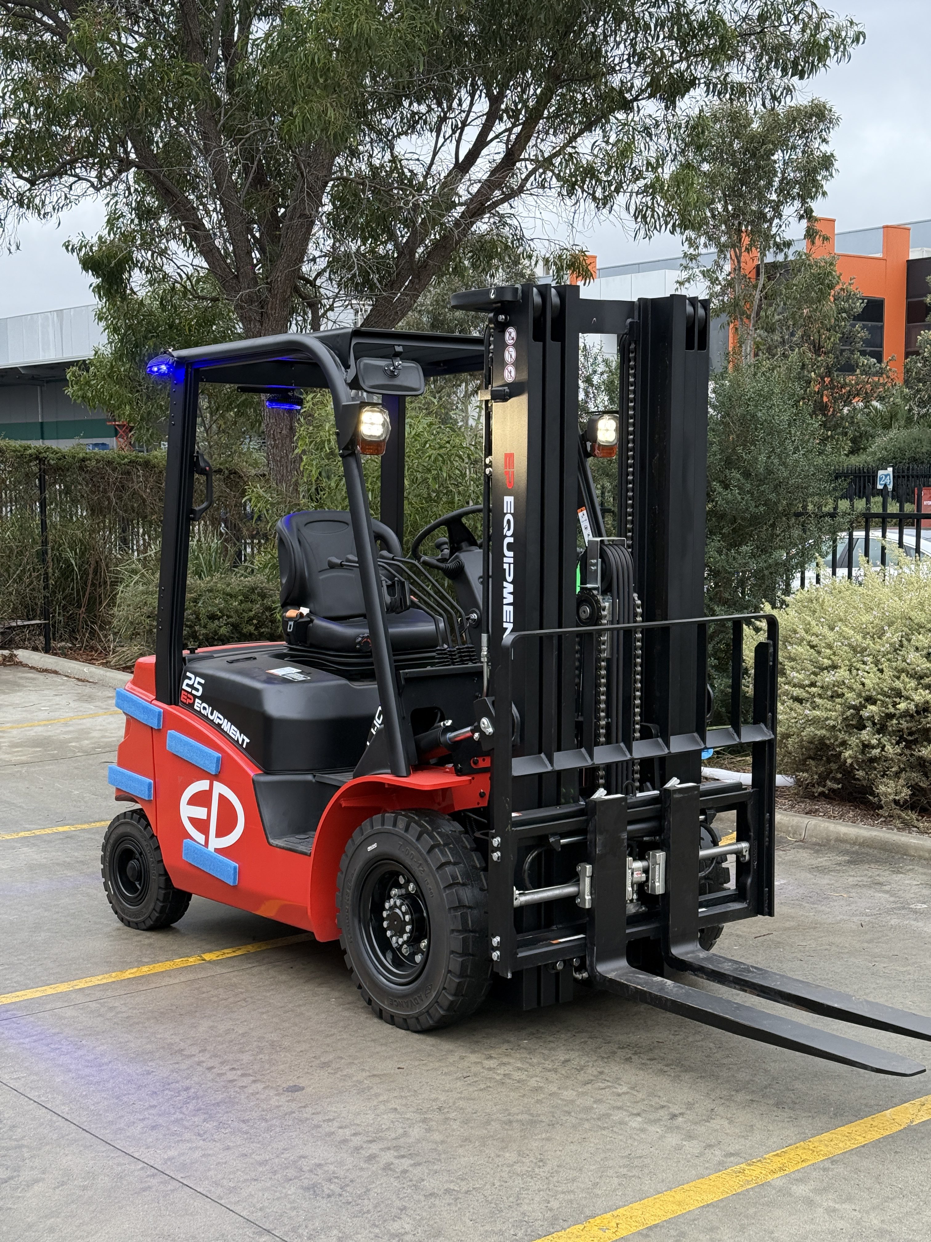 NEW EP EFL253P – 2.5 Tonne Lithium Electric Forklift