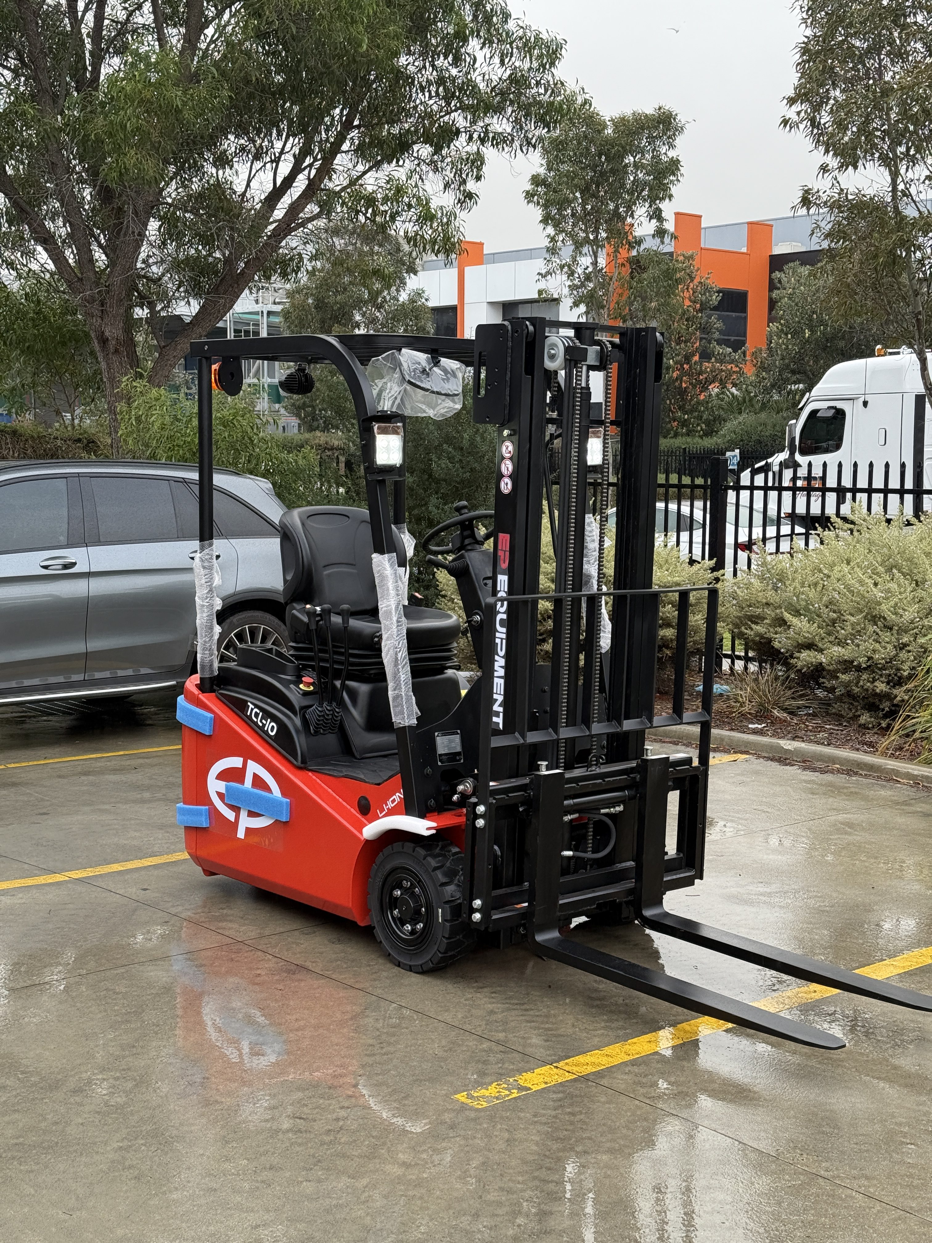 NEW EP TCL101 – 1.0 Tonne Lithium Electric Forklift