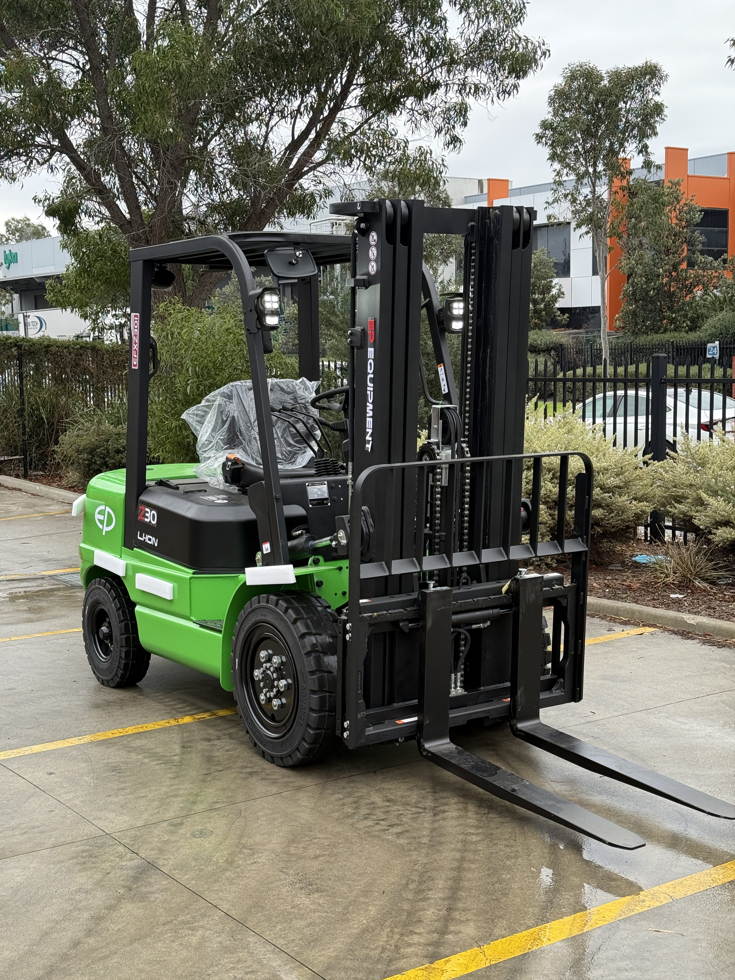 NEW EP EFXZ301 – 3.0 Tonne Lithium Electric Forklift